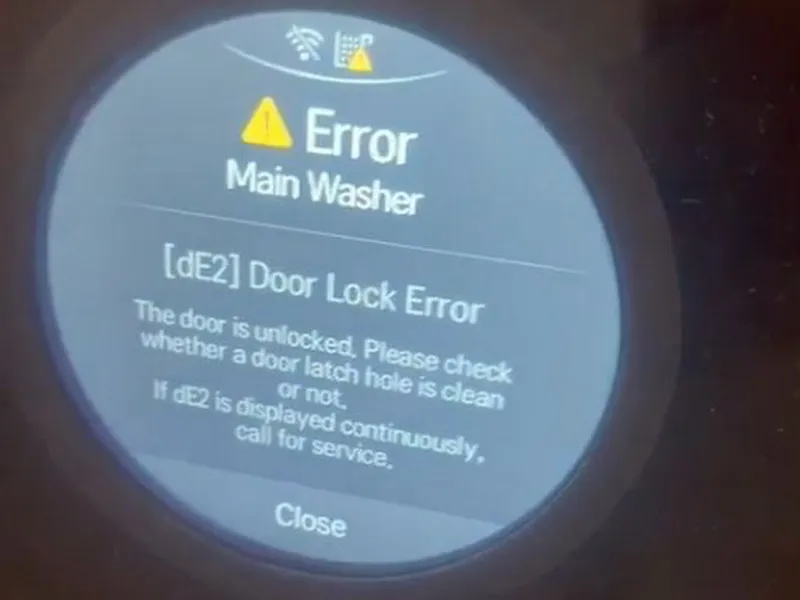 Detail displeje pračky LG s chybovým kódem dE2 (Door Lock Error)
